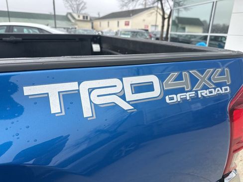 Used 2017 Toyota Tacoma TRD Off-Road w/ Tow Package AWD/4WD image 31