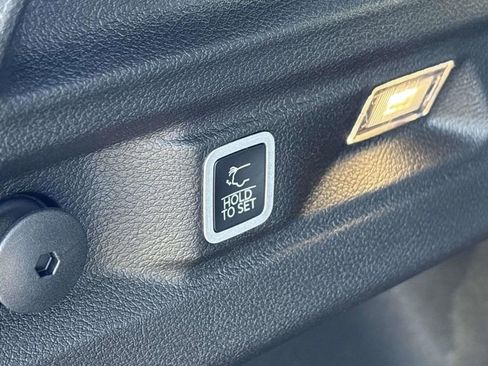 New 2025 Jeep Grand Cherokee L Limited w/ Luxury Tech Group II image 18