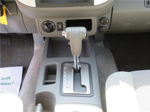 Used 2018 Nissan Frontier SV image 9