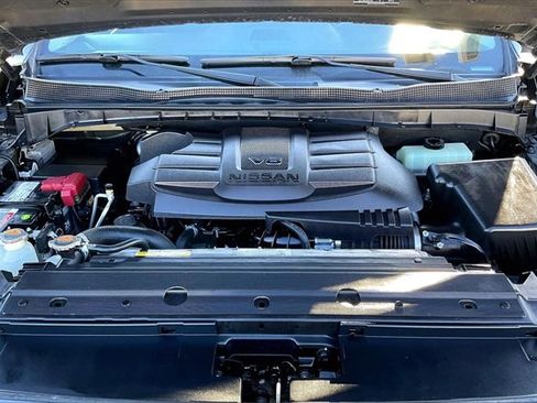 Used 2021 Nissan Titan SV w/ SV Convenience Package image 9
