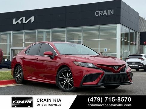 Used 2023 Toyota Camry SE w/ Convenience Package FWD image 1