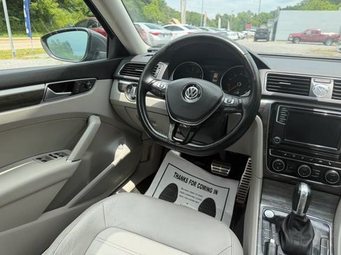Used 2016 Volkswagen Passat 3.6 SEL Premium FWD image 26