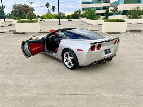 Used 2007 Chevrolet Corvette Coupe w/ Preferred Equipment Group RWD image 22