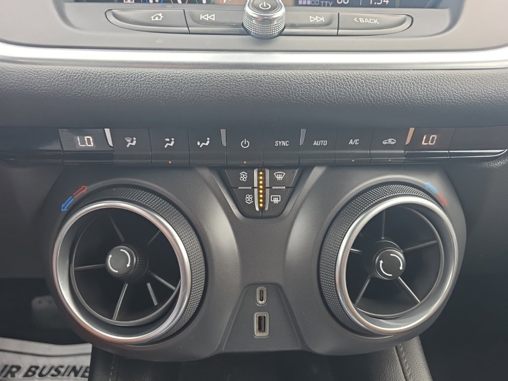 Used 2021 Chevrolet Blazer LT w/ Midnight/Sport Edition FWD image 21