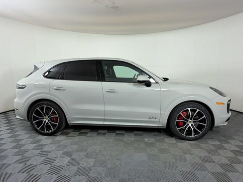 Certified 2022 Porsche Cayenne GTS AWD/4WD image 9