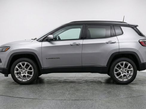 Used 2025 Jeep Compass Limited AWD/4WD image 5