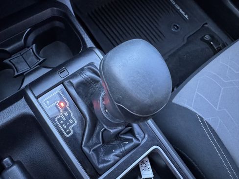 Used 2020 Toyota Tacoma TRD Off-Road w/ Technology Package image 29