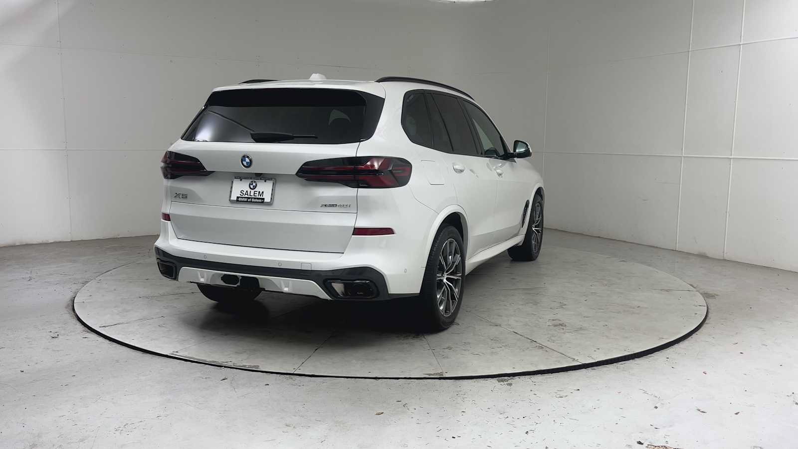 Used 2025 BMW X5 xDrive40i w/ M Sport Package AWD/4WD image 2