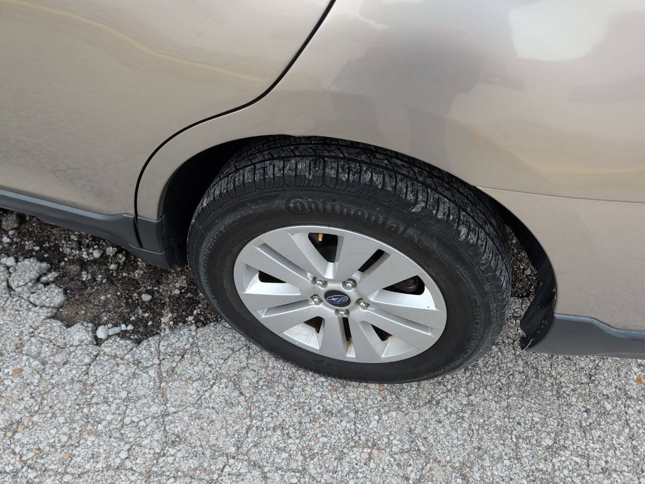Used 2017 Subaru Outback 2.5i Premium AWD/4WD image 11