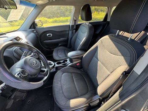 Used 2016 Kia Soul + FWD image 14