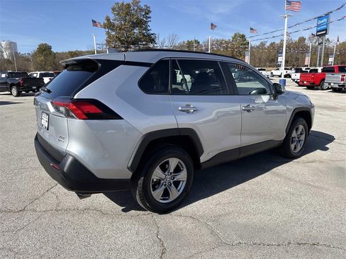 Used 2025 Toyota RAV4 XLE image 7