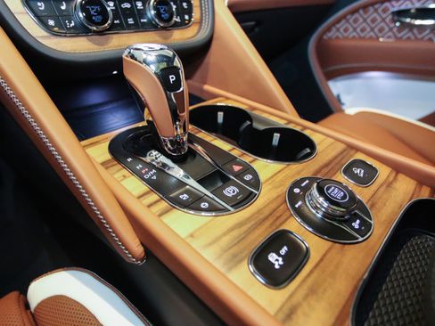 New 2025 Bentley Bentayga image 27