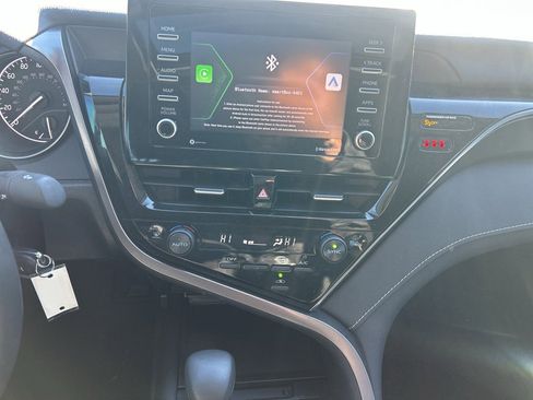 Used 2024 Toyota Camry SE image 12