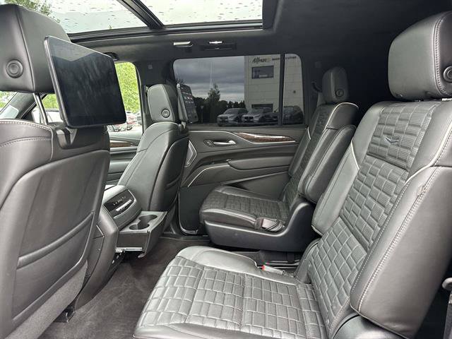 Used 2024 Cadillac Escalade ESV Sport Platinum AWD/4WD image 10