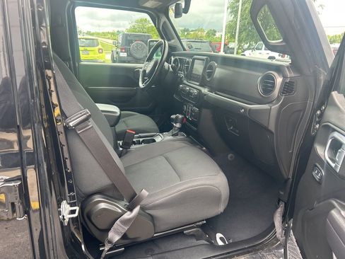 Used 2022 Jeep Gladiator Sport AWD/4WD image 16