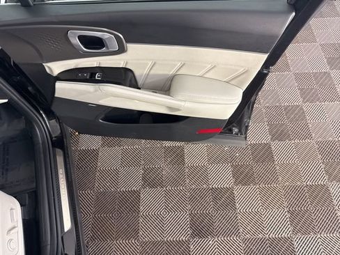 Certified 2023 Kia Sorento SX Prestige AWD/4WD image 11