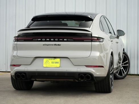 Used 2024 Porsche Cayenne Turbo image 5