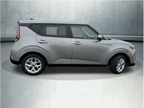 Used 2023 Kia Soul LX w/ LX Technology Package image 25