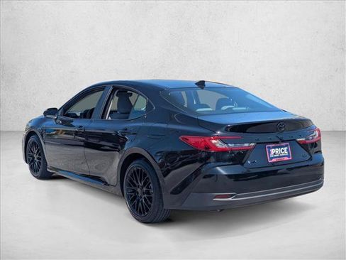 Used 2025 Toyota Camry LE image 8