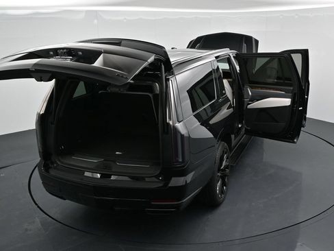Used 2026 Cadillac Escalade ESV Platinum Sport w/ LPO, ONYX Package AWD/4WD image 26