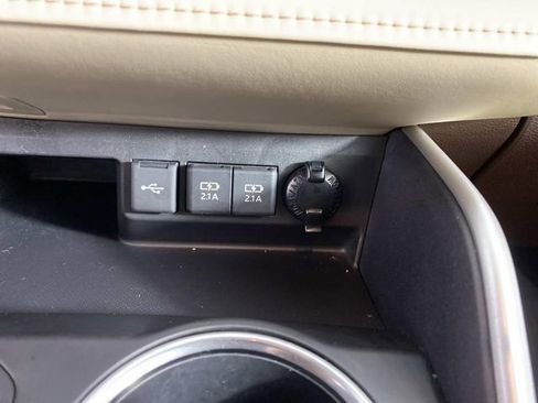 Used 2021 Toyota Highlander XLE image 23