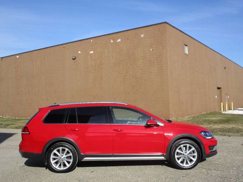 Used 2018 Volkswagen Golf Alltrack SE image 85