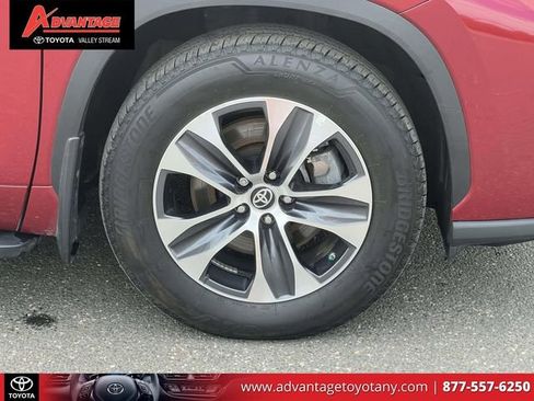 Certified 2024 Toyota Highlander XLE AWD/4WD image 10