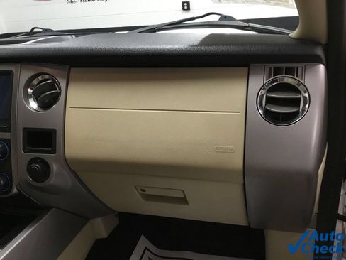 Used 2017 Ford Expedition Limited w/ Equipment Group 301A AWD/4WD image 41