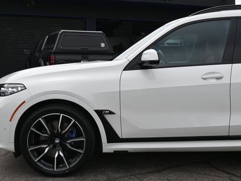 Used 2022 BMW X7 xDrive40i w/ M Sport Package AWD/4WD image 15