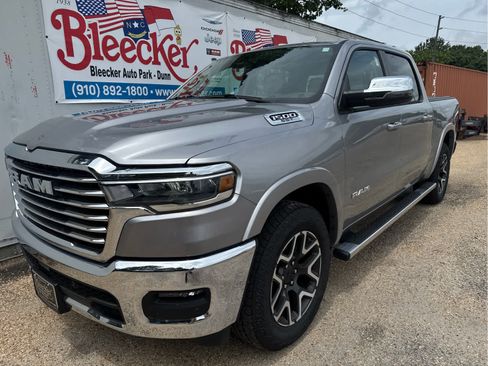 Used 2025 RAM 1500 Laramie AWD/4WD image 6