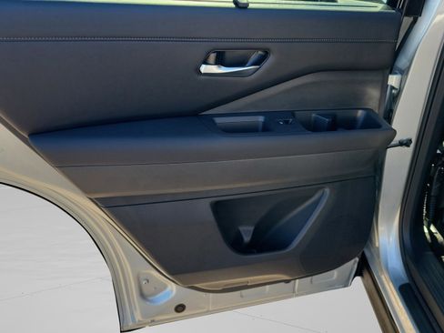 New 2025 Nissan Pathfinder SL image 12