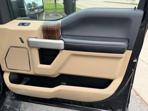 Used 2015 Ford F150 Lariat w/ Equipment Group 502A Luxury RWD image 19