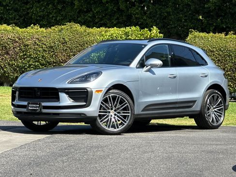 Used 2026 Porsche Macan AWD/4WD image 1