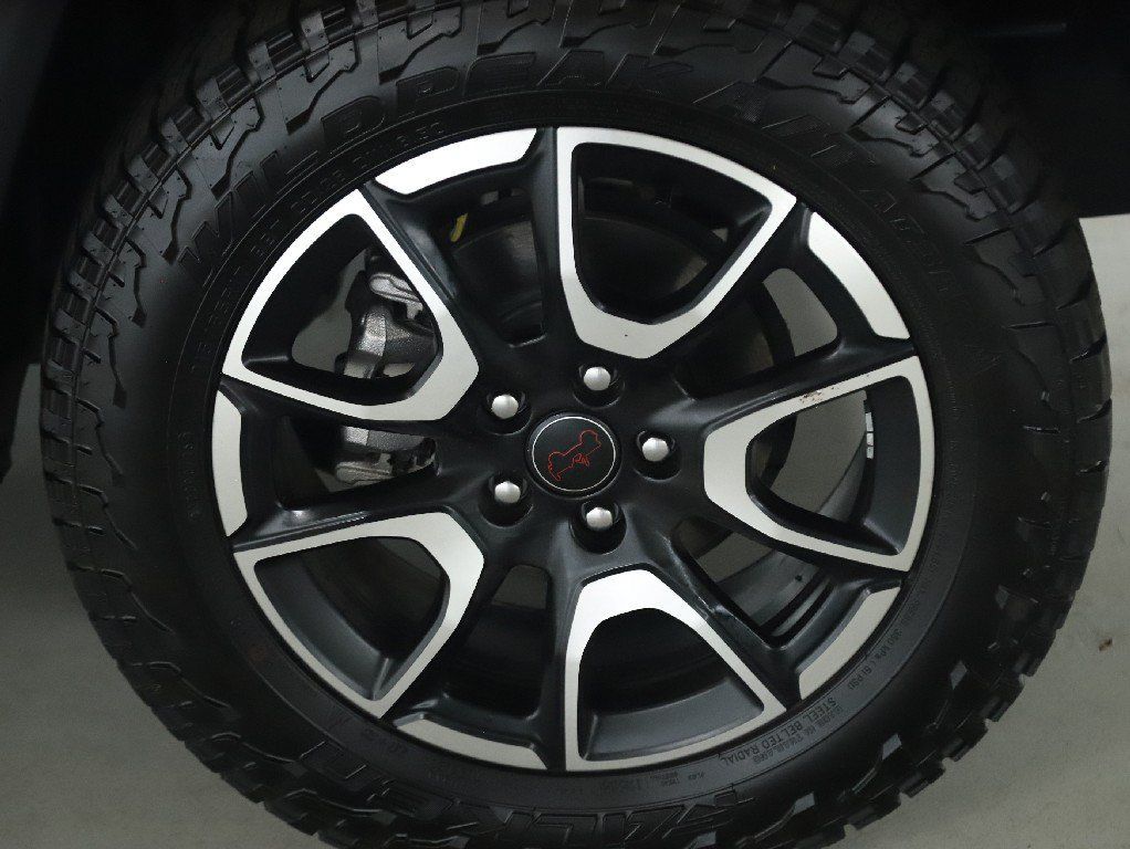 Used 2025 Jeep Compass Trailhawk AWD/4WD image 39