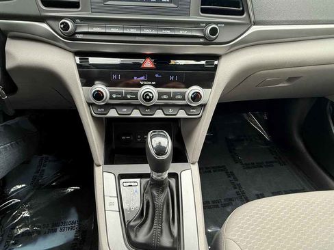 Used 2020 Hyundai Elantra SE w/ Convenience Package (C2) image 14