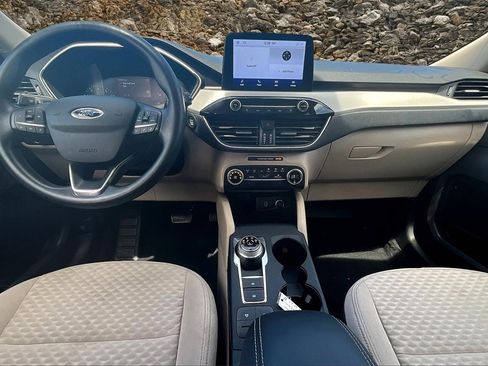 Used 2020 Ford Escape SE image 15