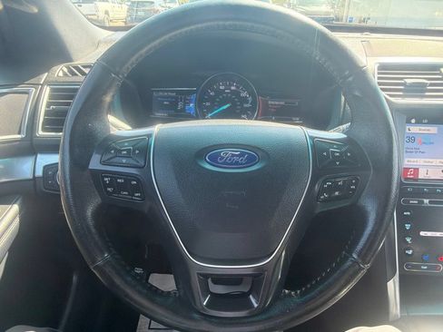 Used 2017 Ford Explorer Limited w/ Equipment Group 301A AWD/4WD image 9