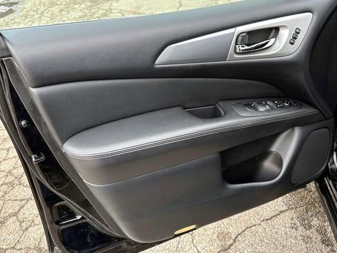Used 2019 Nissan Pathfinder SL image 14