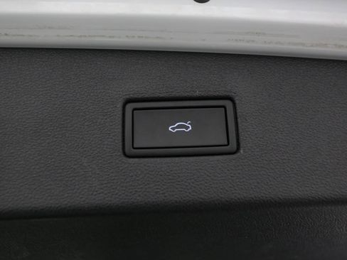 Certified 2022 Volkswagen Tiguan SE w/ Panoramic Sunroof Package image 16