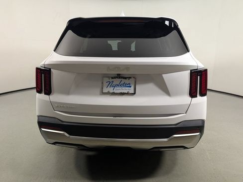 Used 2024 Kia Sorento S FWD image 7