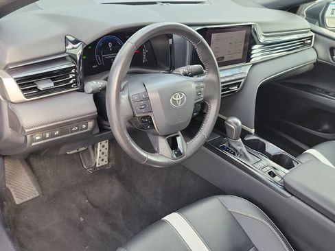 Used 2025 Toyota Camry SE FWD image 18