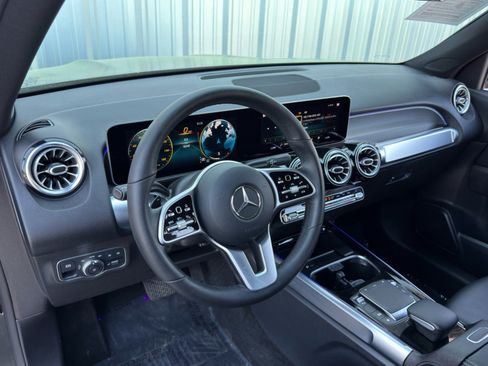 Used 2021 Mercedes-Benz GLB 250 w/ Premium Package image 12