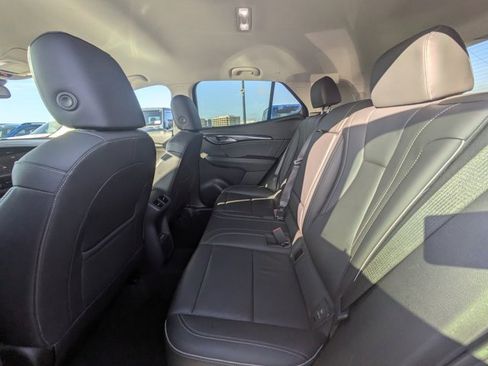 Used 2023 Buick Envision Essence image 10