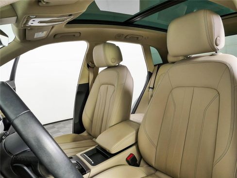 Used 2022 Audi Q5 2.0T Premium w/ Convenience Package AWD/4WD image 5