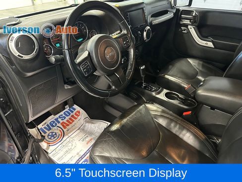 Used 2016 Jeep Wrangler Unlimited Sahara w/ Connectivity Group AWD/4WD image 17