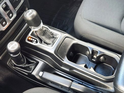 Used 2018 Jeep Wrangler Sport image 30