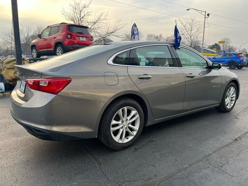 Used 2017 Chevrolet Malibu LT w/ Leather Package image 6