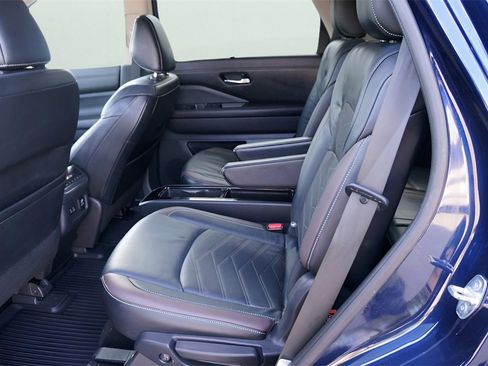 Used 2022 Nissan Pathfinder Platinum w/ Cargo Package image 14