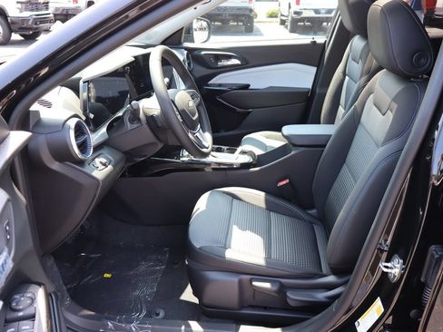 New 2026 Chevrolet Trax LT w/ Sunroof Package FWD image 5
