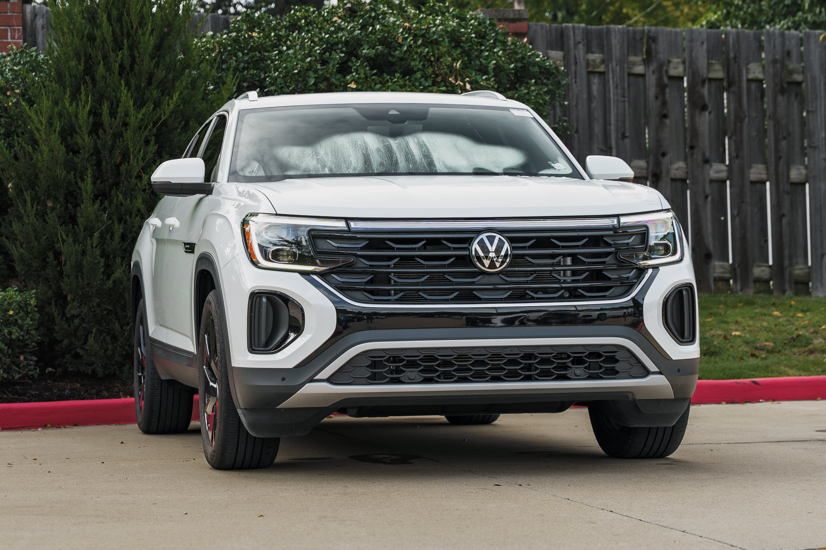 Used 2024 Volkswagen Atlas Cross Sport SE w/ Panoramic Sunroof Package AWD/4WD image 1